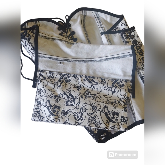 Corset Black and White Skull Pirate - Picture 5 of 8